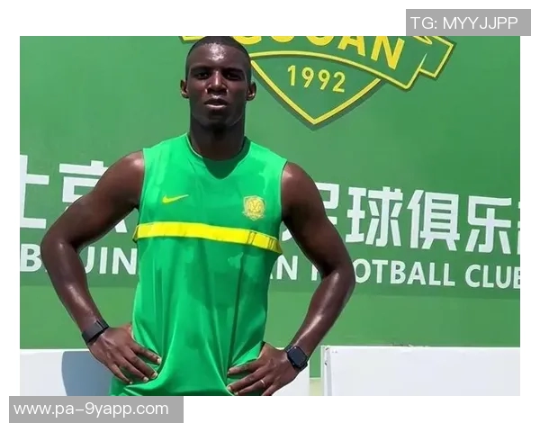 巴坎布门前绝佳机会中横梁球员自投自破成意外进球 巴坎布门前绝佳机会中横梁球员自投自破成意外进球