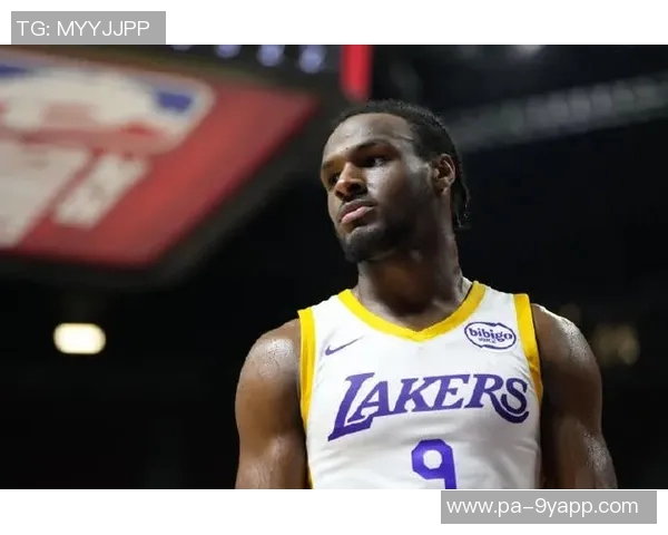 夸梅直言布朗尼球衣销量全赖其父亲影响力引发热议